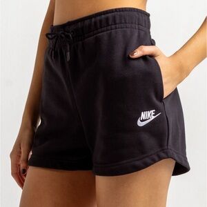 Nike sportswear essential sweat shorts